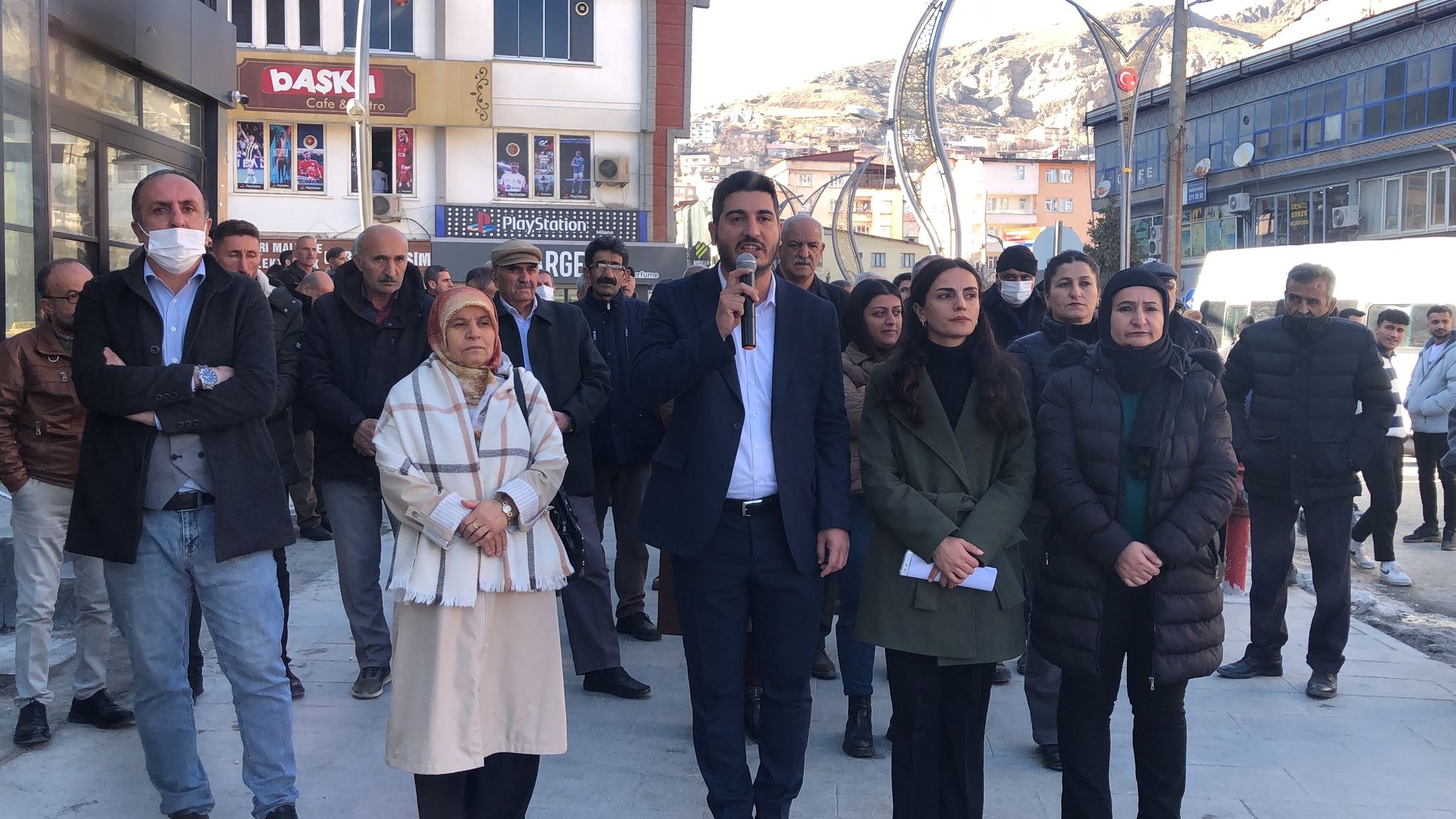 Hakkari DEM Parti’den Suriye'deki çatışmalara ilişkin açıklama